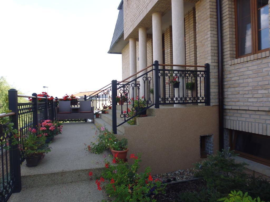 Villa Homestay Nad Helmrovkou Prag Exterior foto